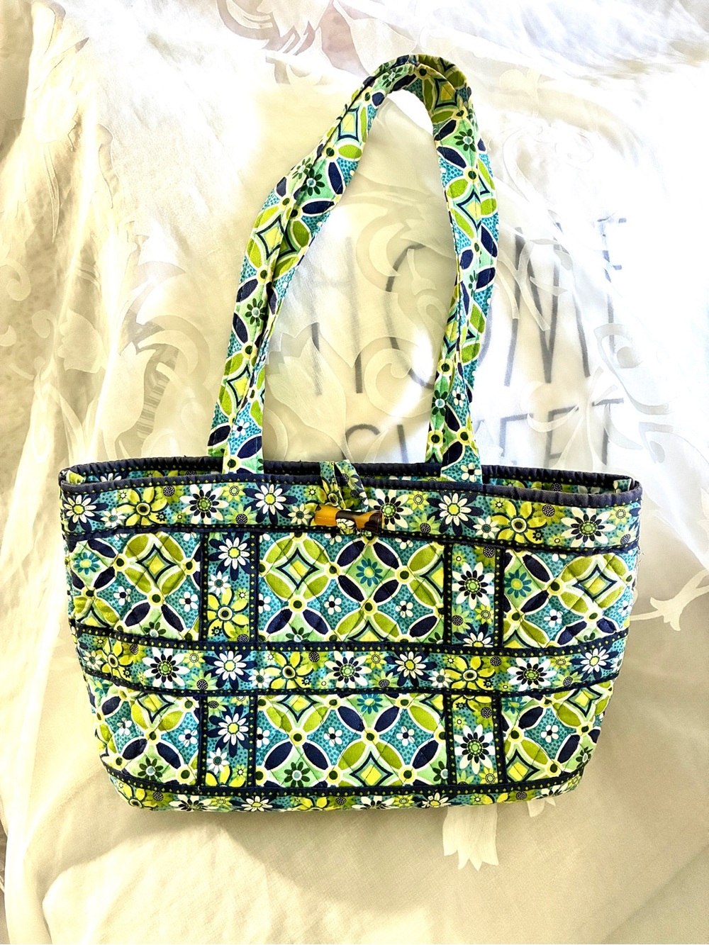 Vera Bradley Daisy Daisy tic tac tote Quilted Floral Patchwork Tote in Lime Navy